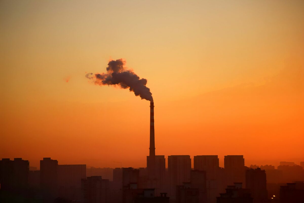 Qualité de l'air : le bilan 2025 du ministère met la pression sur les particules industrielles